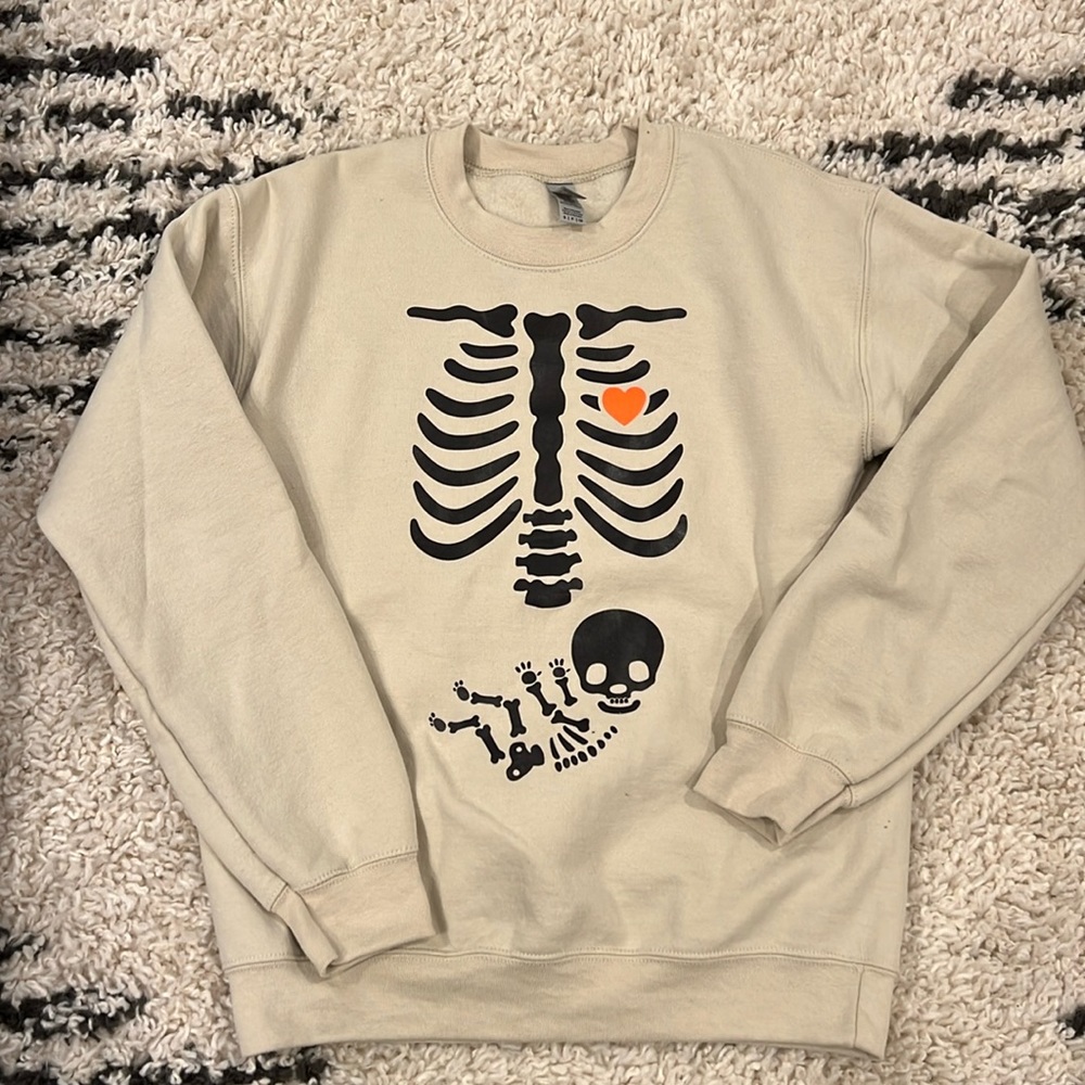 Expecting Mom Skeleton Sweatshirt with Baby Skeleton